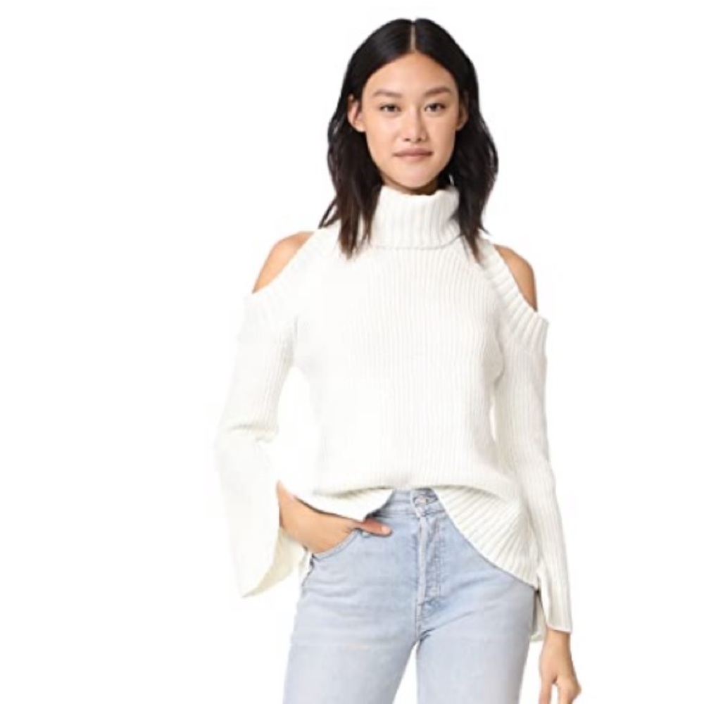 JOA cold shoulder turtleneck